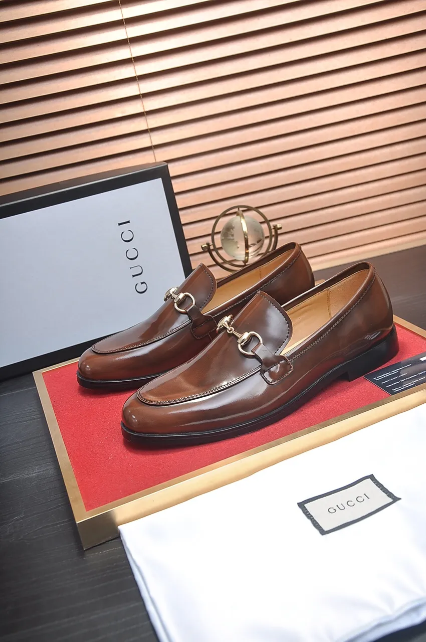 Factory price 540💶Italian top luxury men's shoe giant (GUCCI) (Gucci) (full cowhide lining) new arrival🍃Original European style🔰 Pleasant to the eye😍In order to make the shoes more durable and non-deformable🌀The production continues to follow traditional methods but there is still no lack of innovation💪The original sheepskin is chosen for the leather♻️Smooth, natural and exceptionally bright⭐Made of imported cowhide The rich man’s first choice 38-45 (45 customized)